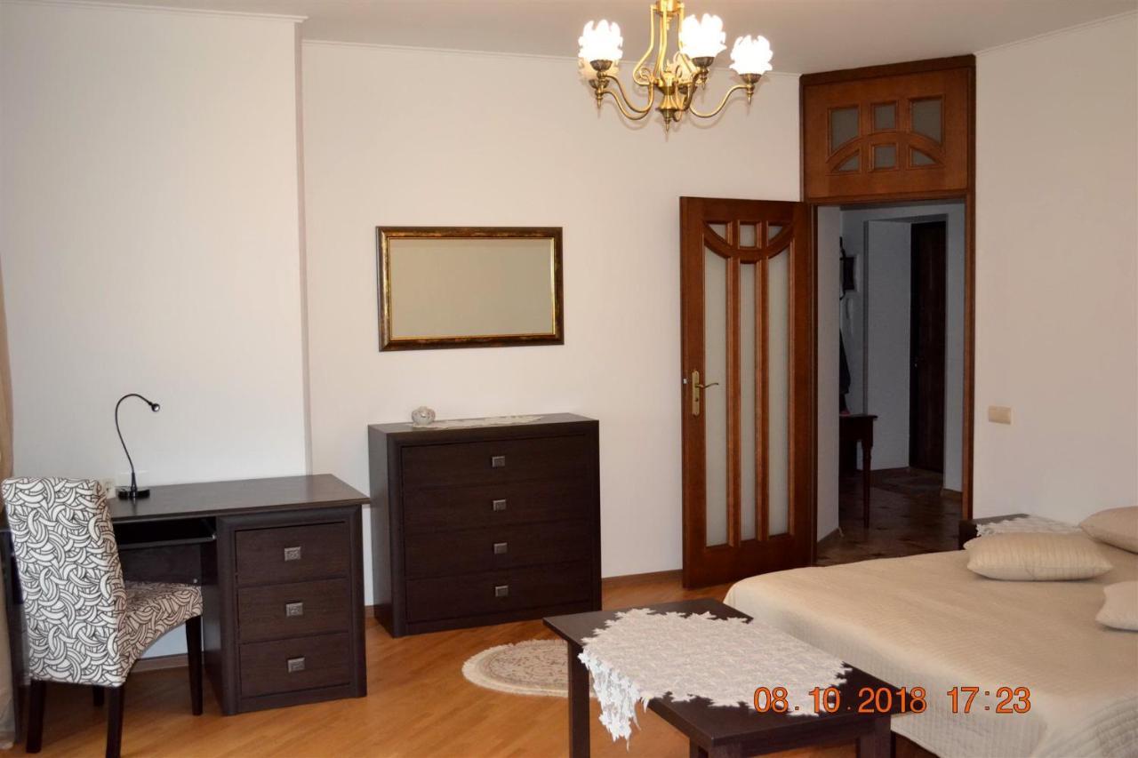 Sunny Apartment In The City Center Truskavets Buitenkant foto